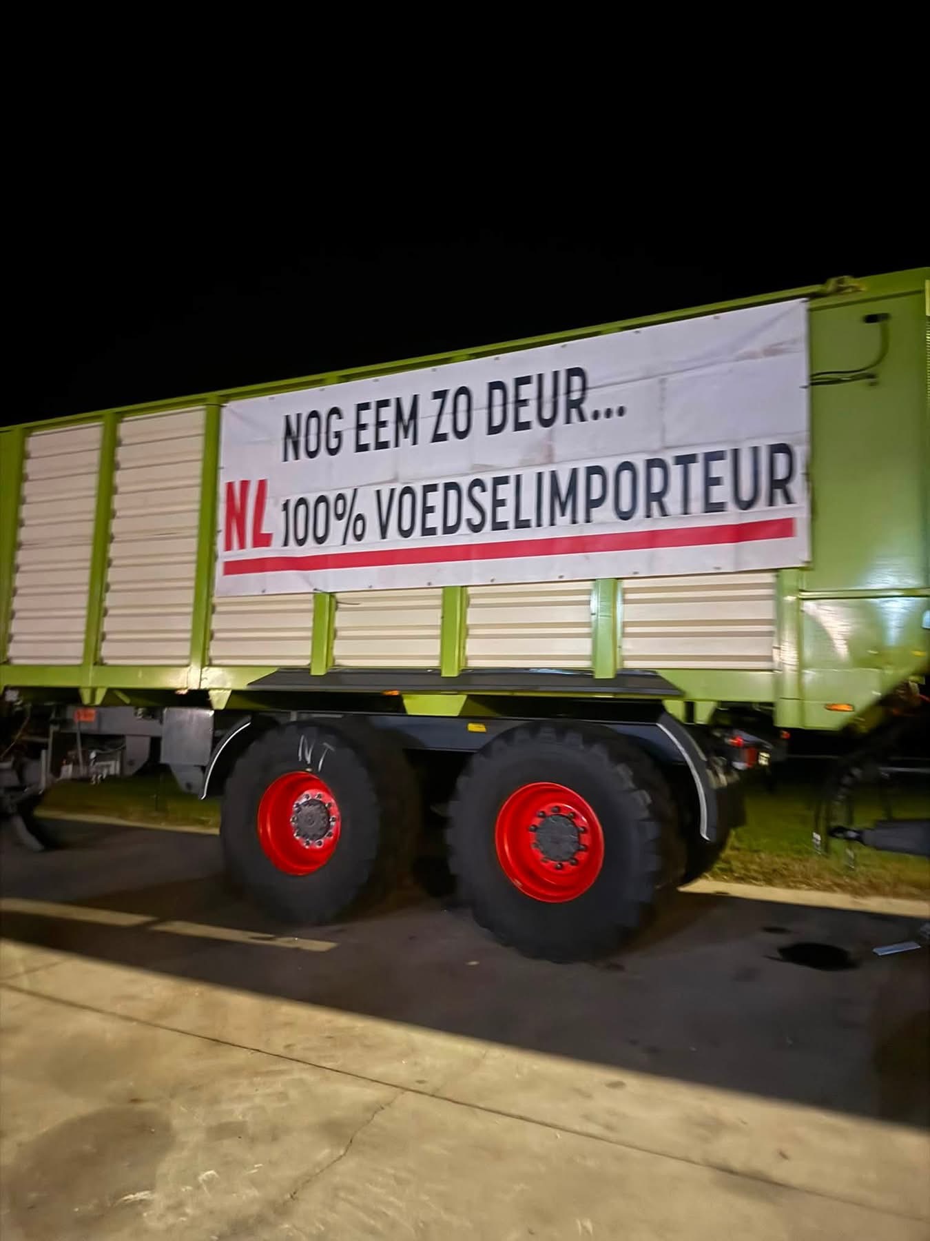 Protestspandoek: Nog één zo door... NL 100% voedselimporteur
